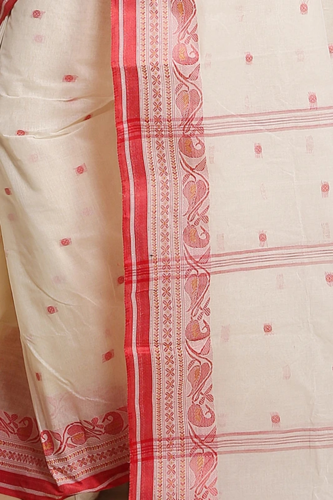 Sutayan White Taant Saree