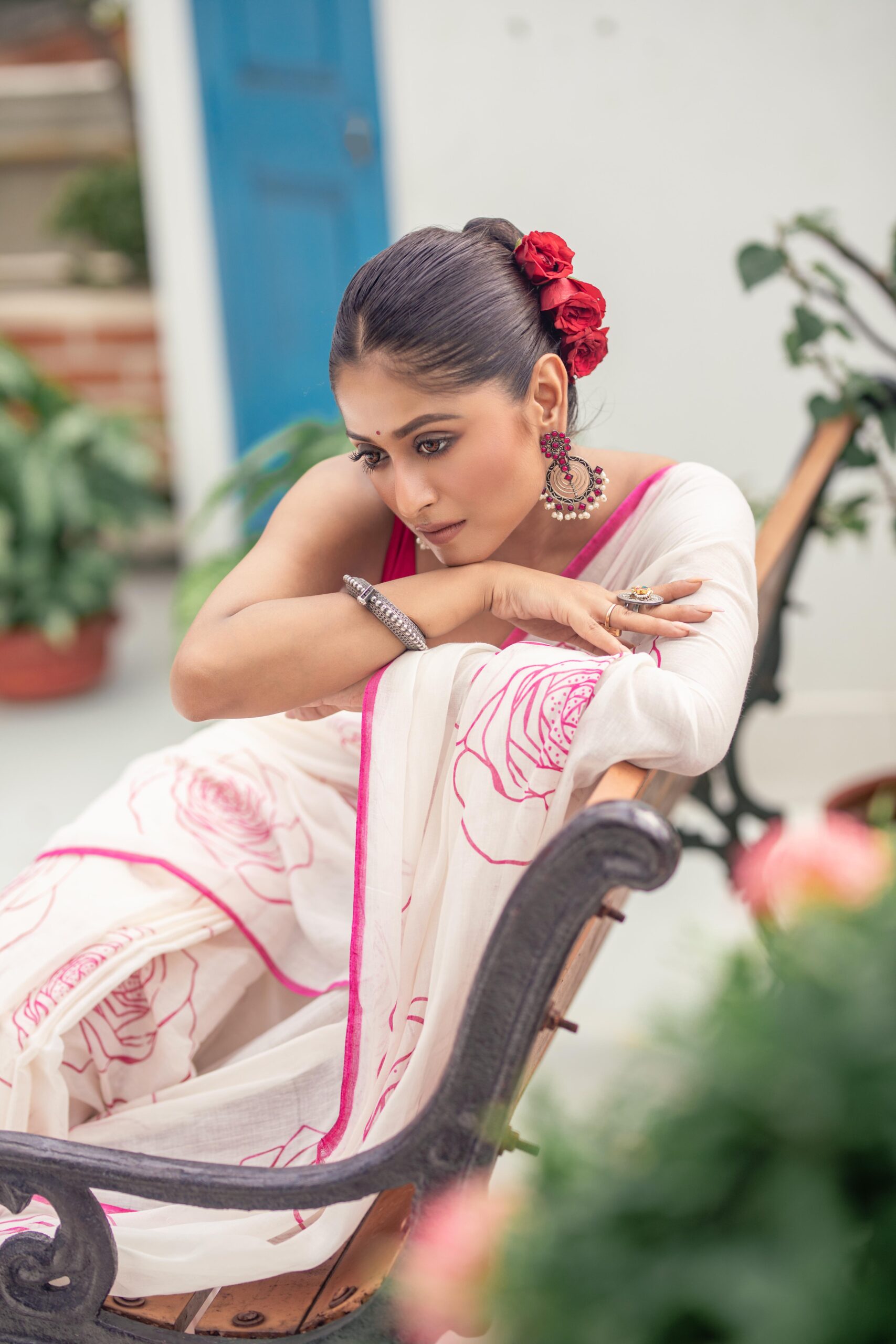 Artistic Off-White Pure Mul Cotton Saree with Fuchsia Pink Rose Prints – Breezy Summer Handloom | Sutayan