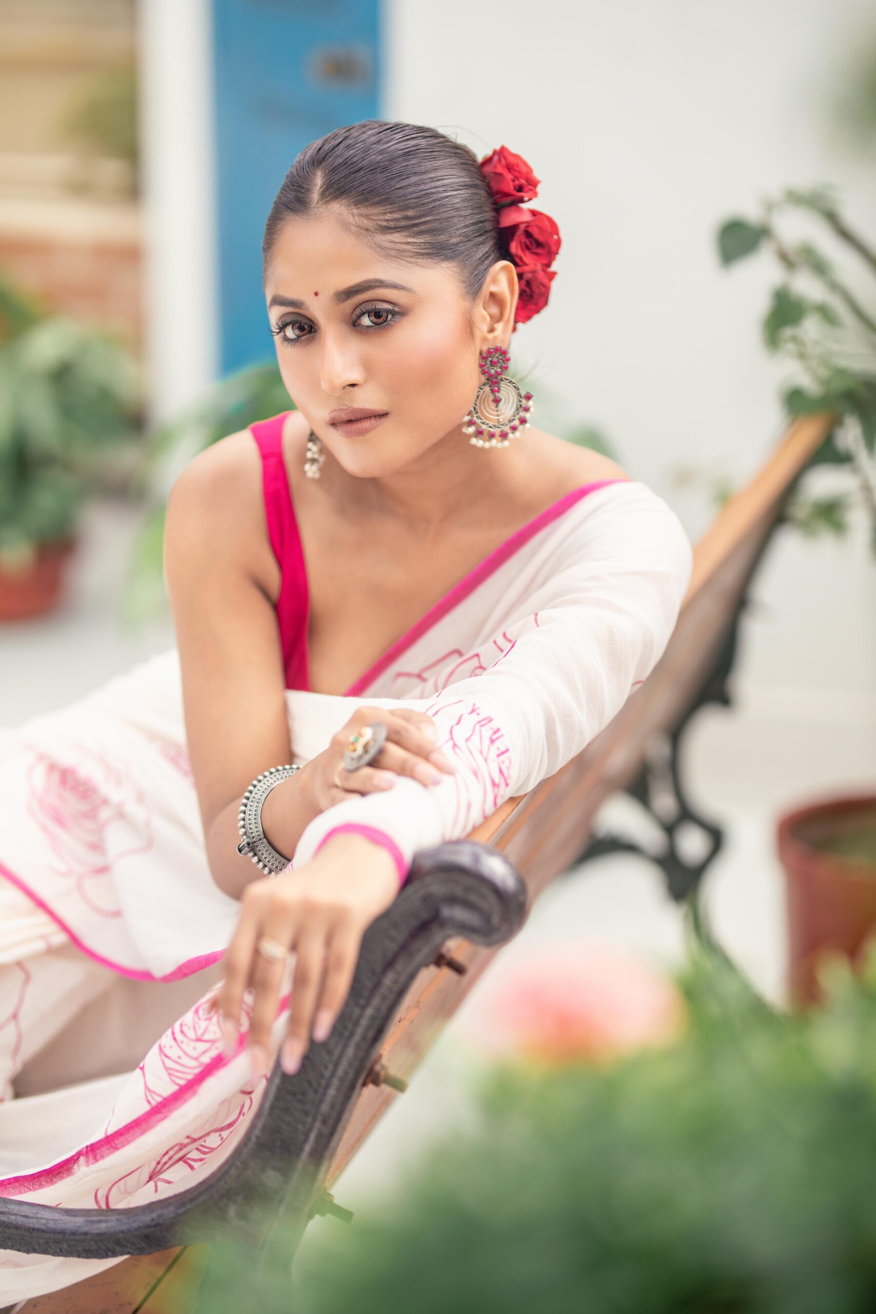 Artistic Off-White Pure Mul Cotton Saree with Fuchsia Pink Rose Prints – Breezy Summer Handloom | Sutayan