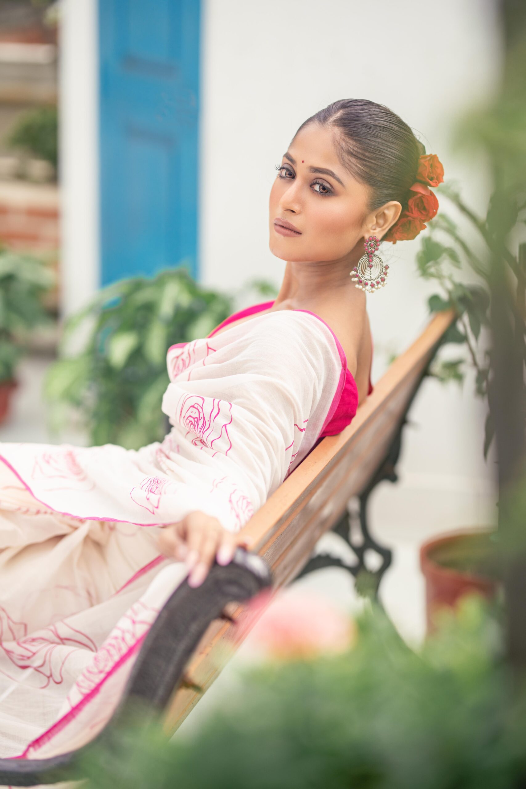 Artistic Off-White Pure Mul Cotton Saree with Fuchsia Pink Rose Prints – Breezy Summer Handloom | Sutayan