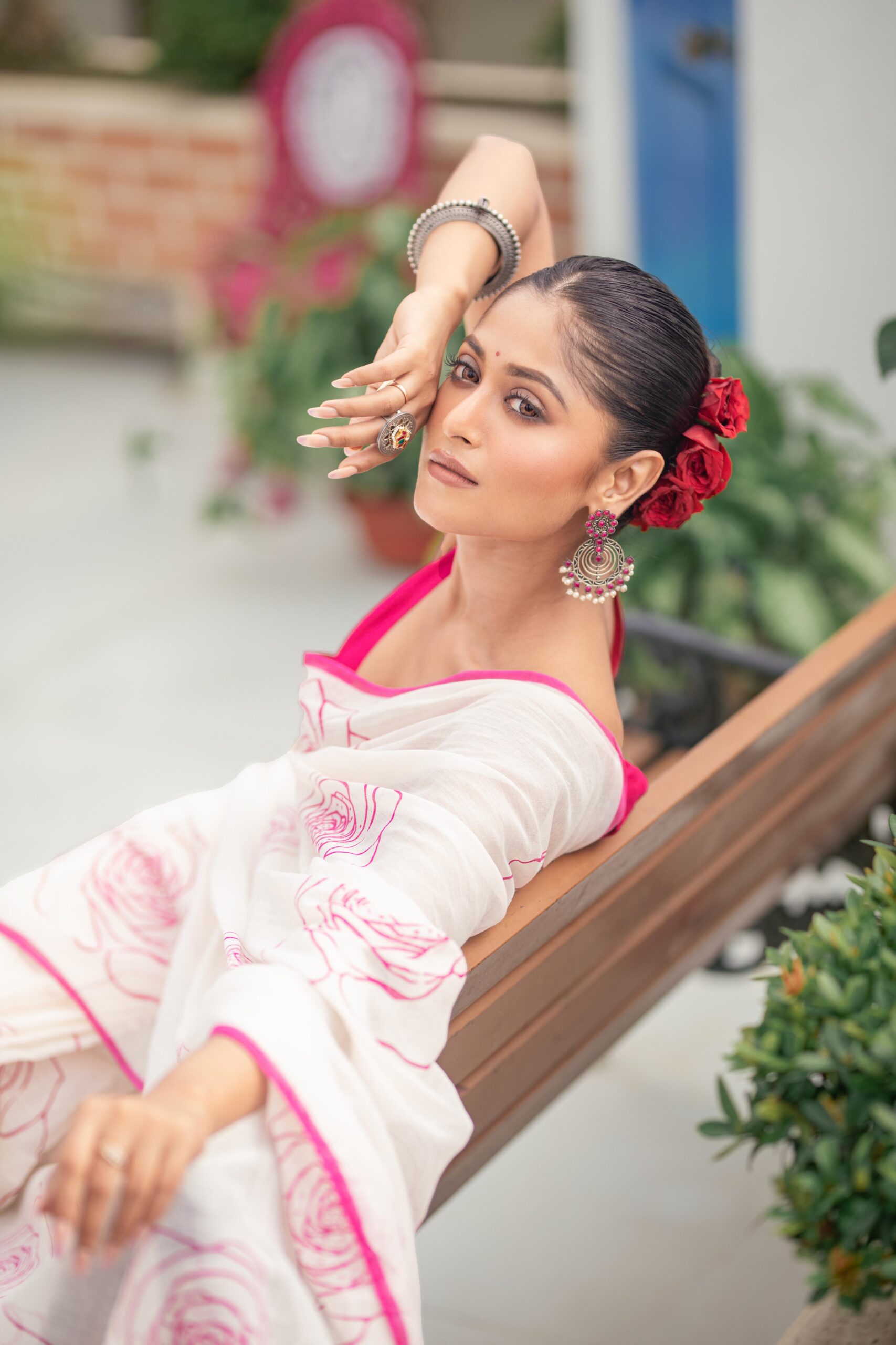 Artistic Off-White Pure Mul Cotton Saree with Fuchsia Pink Rose Prints – Breezy Summer Handloom | Sutayan