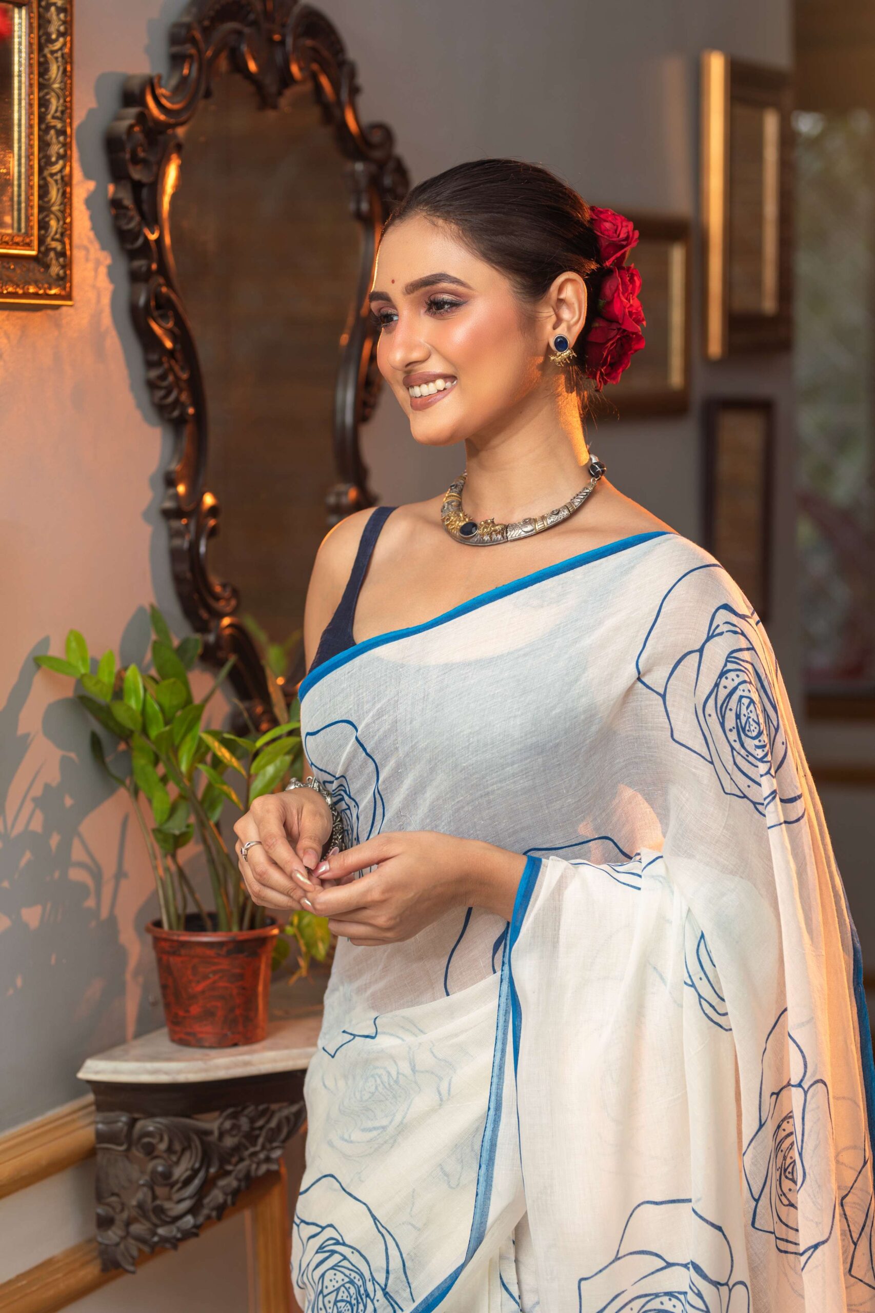 Artistic Off-White Pure Mul Cotton Saree with Royal Blue Rose Prints – Breezy Summer Handloom | Sutayan