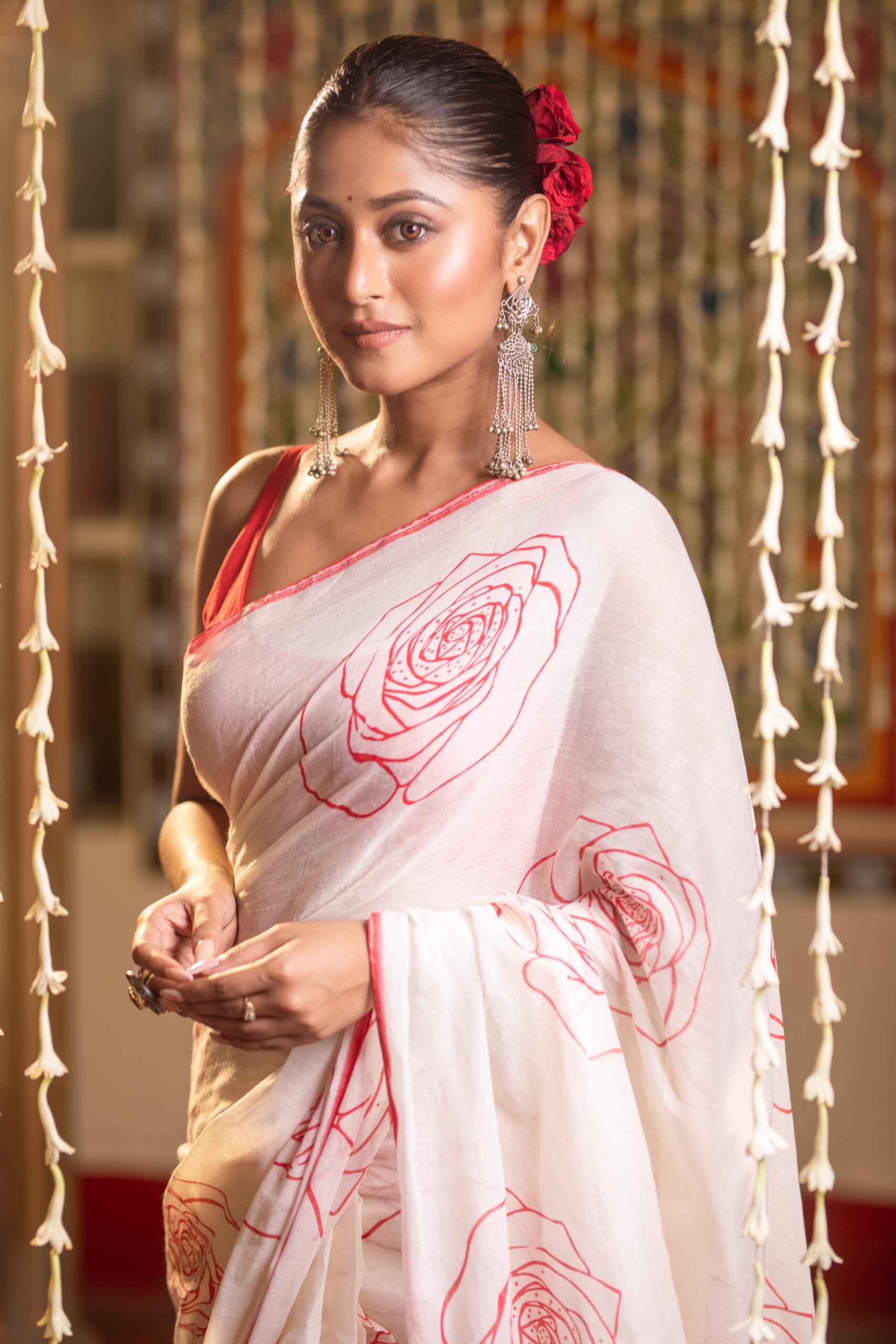 Artistic Off-White Pure Mul Cotton Saree with Red Rose Block Prints – Elegant Summer Handloom | Sutayan