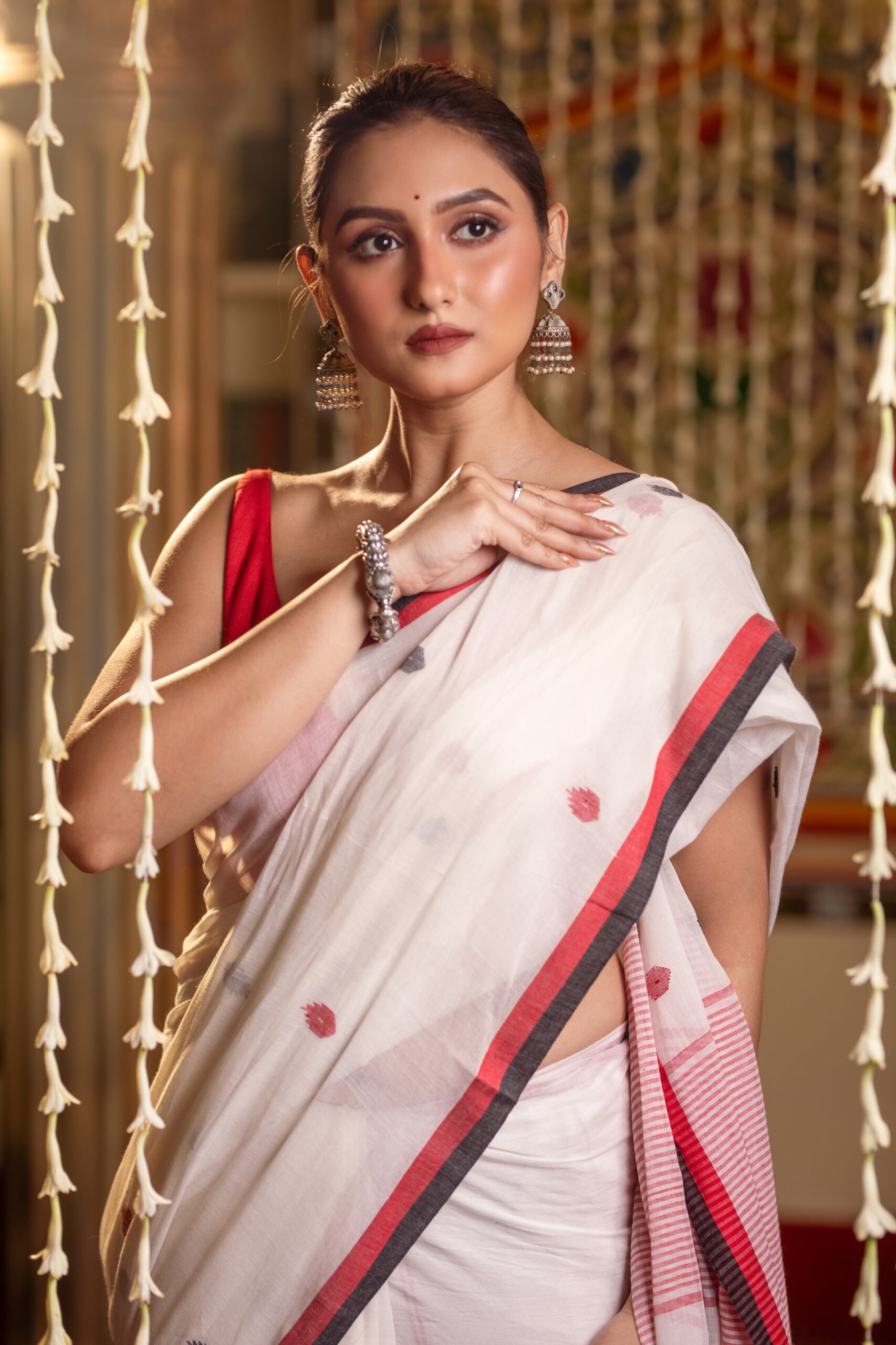 Authentic Phulia Handloom White Cotton Jamdani Saree with Red & Black Border | Sutayan