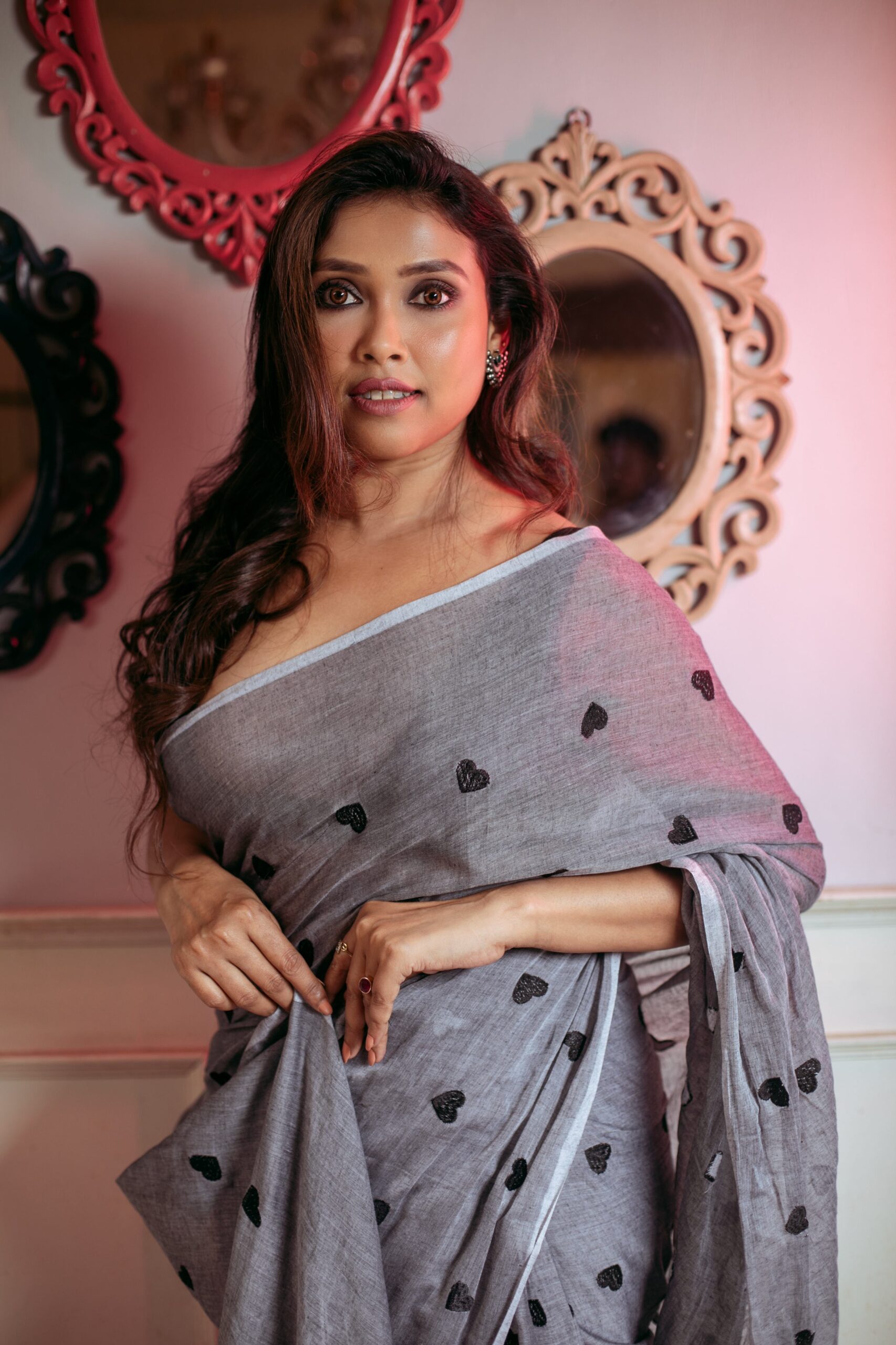 Elegant Grey MUL COTTON Saree with Black Heart Motifs | Sutayan