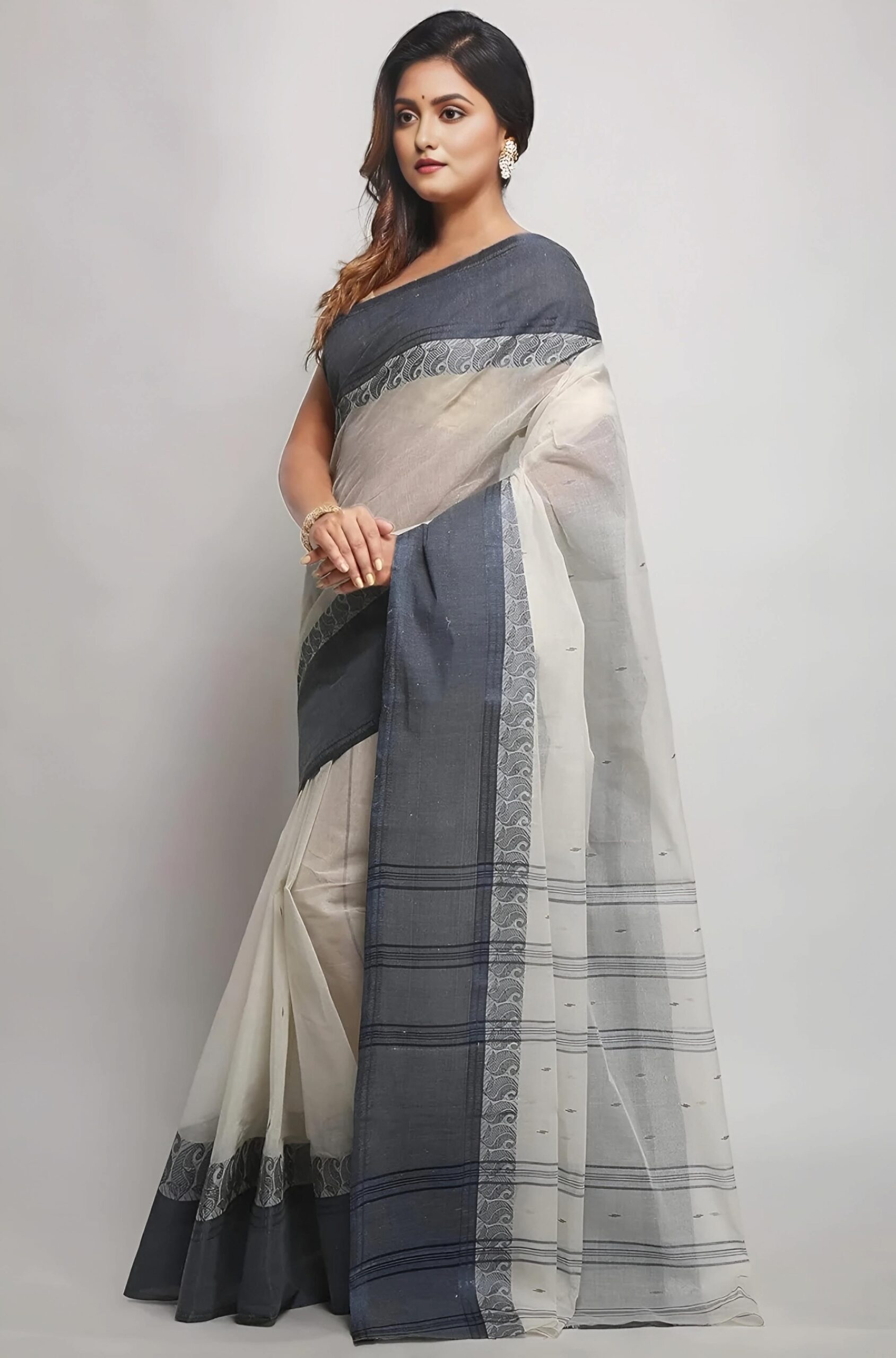 Authentic Phulia Handloom Off-White Cotton Tant Saree with Dark Grey Border | Sutayan